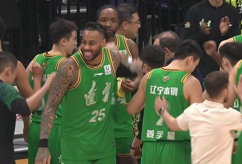 乐鱼官网-辽宁男篮完胜新疆，鄢手骐16分莫兰德17+12，阿不都沙拉木13分